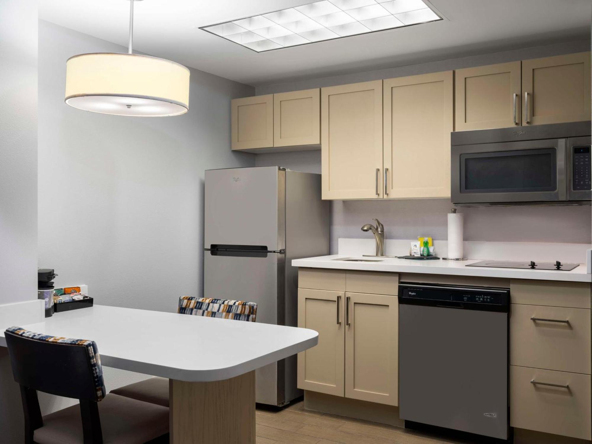 Hotel Homewood - Airport 3*